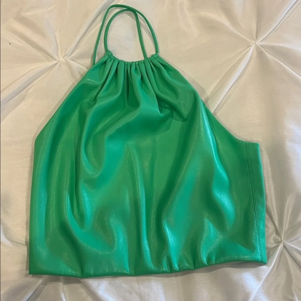 NWT Alice + Olivia Vibrant Green Vegan Leather Crop Top Size XS - Picture 1 of 7